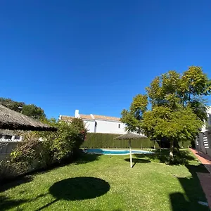 https://precioso-adosadado-con-2-habitaciones-y-salon-con-sofa.es-andalucia.com